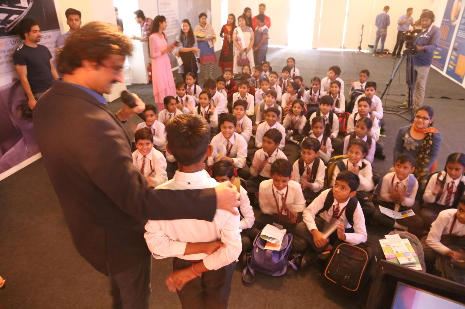 Santosh Talaghatti mentoring a rural student, the kind of connection Namaskar Fellows build